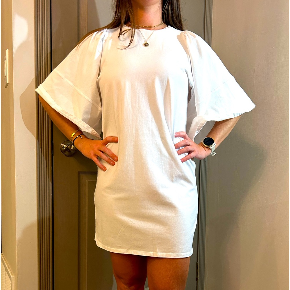 White cotton and spandex butterfly sleeve dress. Size small
